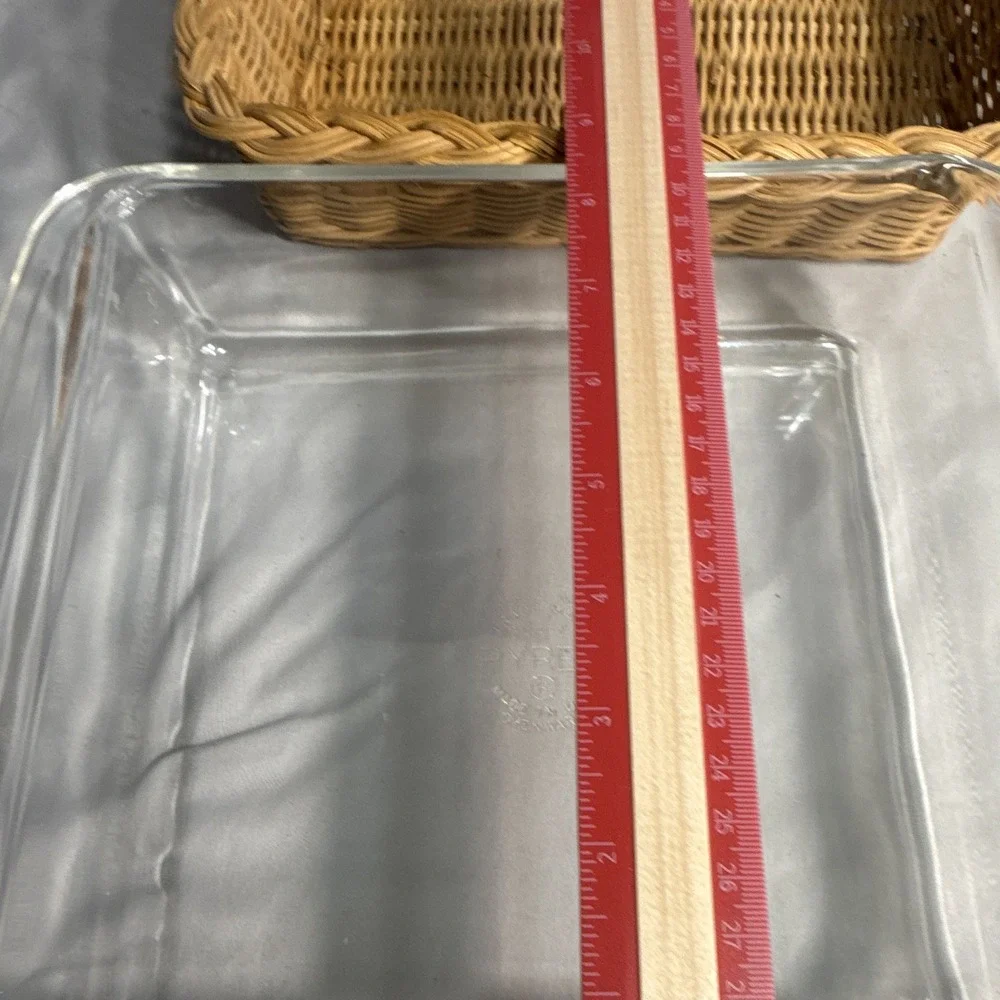 Pyrex 2 Qt Clear Glass Square Baking Dish 232 w/ Wicker Basket Carrier